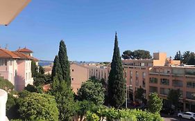 BANDOL: ÉLÉGANT et COSY 2 PIÈCES, PROCHE VILLE et PLAGE
